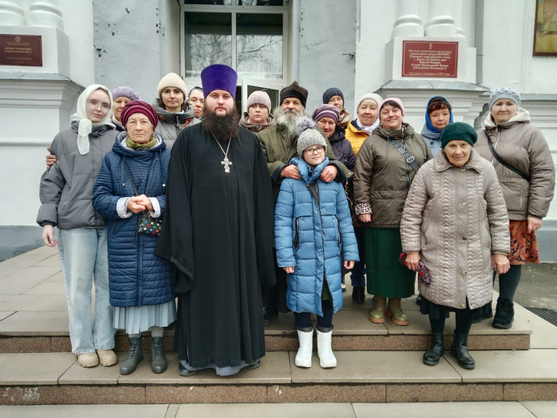 Духовенство и прихожане храмов Зонального благочиния совершили паломническую поездку к святым мощам святителя Иннокентия, митрополита Московского