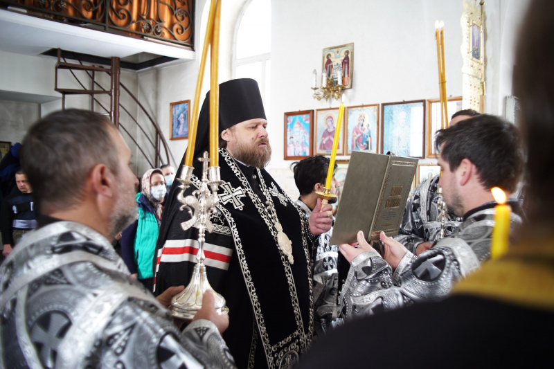 18 марта 2021 года, в четверг первой седмицы Великого поста, епископ Серафим совершил повечерие с чтением Великого канона прп. Андрея Критского в храме Святых Апостолов Петра и Павла с. Петропавловское