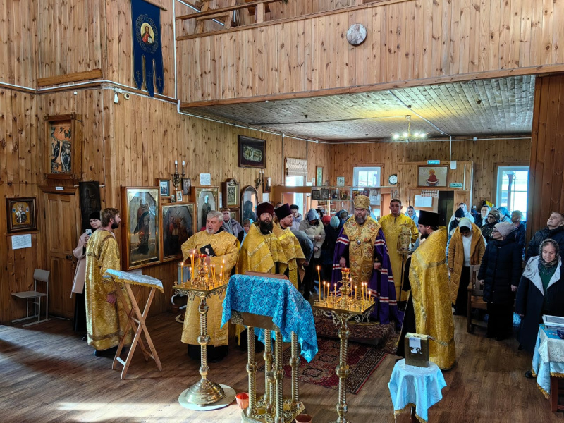 Епископ Серафим совершил благодарственный молебен в храме Покрова Пресвятой Богородицы села Быстрый Исток