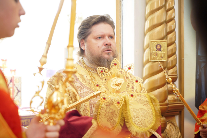 В Неделю 4-ю по Пасхе, о расслабленном, епископ Серафим совершил Божественную литургию в Никольском храме села Солонешное