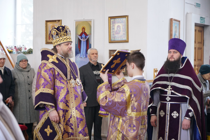 В Неделю 5-ю Великого поста епископ Серафим совершил Божественную литургию в храме Богоявления Господня села Соколово