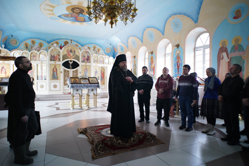 Во вторник первой седмицы Великого поста епископ Серафим совершил великое повечерие с чтением канона прп. Андрея Критского в храме Православной школы 