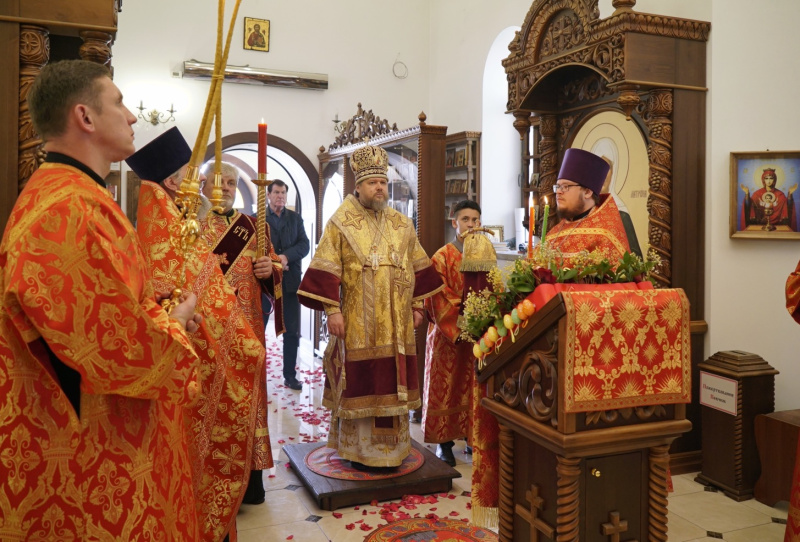 В пятницу Светлой седмицы епископ Серафим совершил вечернее богослужение храме мученицы Софии и пророка Божия Илии села Бочкари