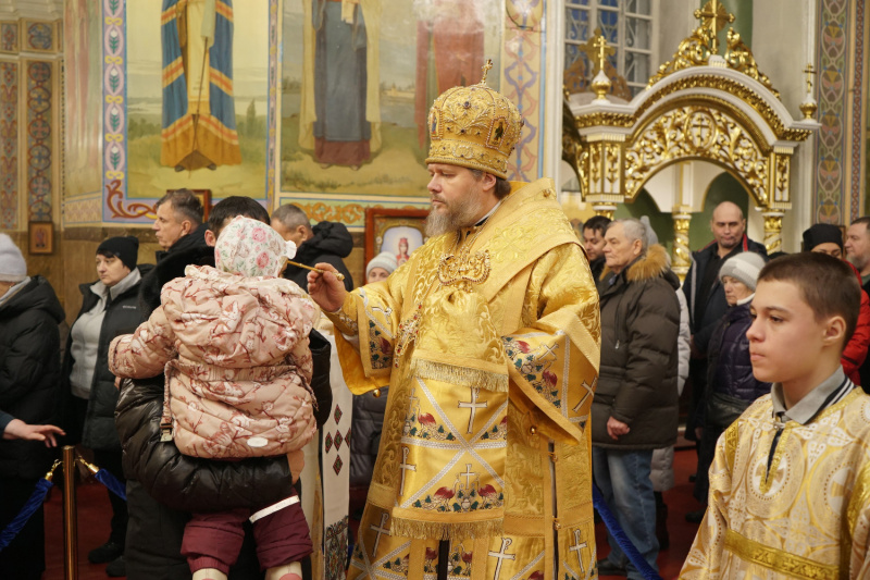 Накануне Недели 25-й по Пятидесятнице епископ Серафим совершил всенощное бдение в Успенском кафедральном соборе