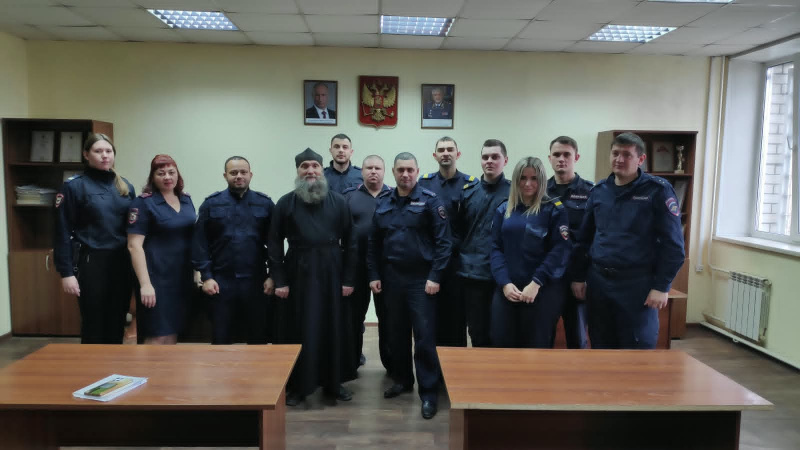 Руководитель отдела по взаимодействию с вооруженными силами и правоохранительными органами провел занятие с личным составом МВД, посвященное 80-летию Святейшего Патриарха Кирилла