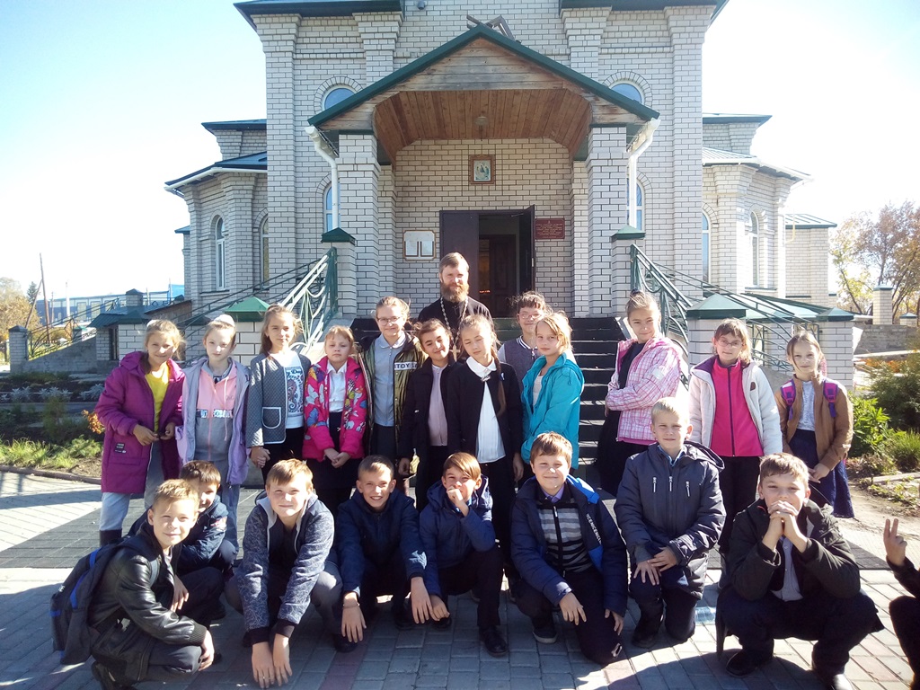 Учащиеся школы посетили храм Святой Троицы села Троицкое