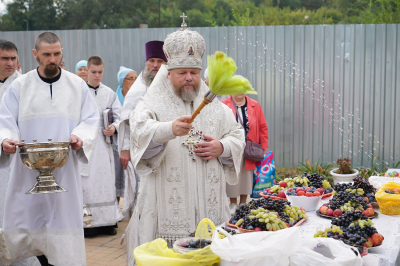 В праздник Преображения Господня епископ Серафим совершил Божественную литургию в храме Преображения Господня города Бийска