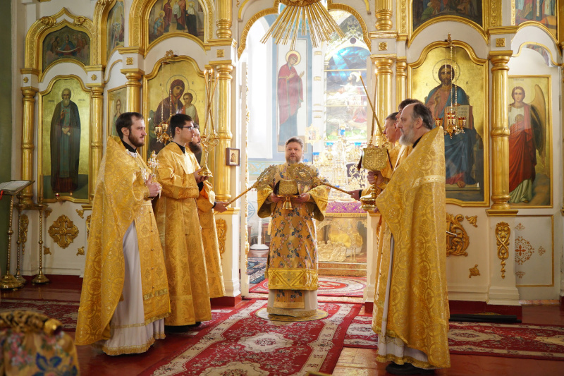 В Неделю 1-ю Великого поста епископ Серафим совершил Божественную литургию в Успенском кафедральном соборе 