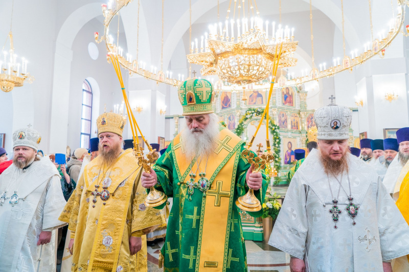 В Барнауле освятили Александро-Невский собор 