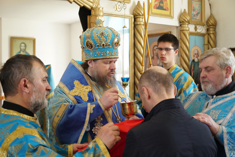 В праздник Похвалы Пресвятой Богородицы епископ Серафим совершил Божественную литургию в храме преподобного Сергия Радонежского села Новозыково