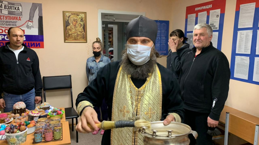 Бийский священник посетил заключенных в Светлый Праздник Пасхи 