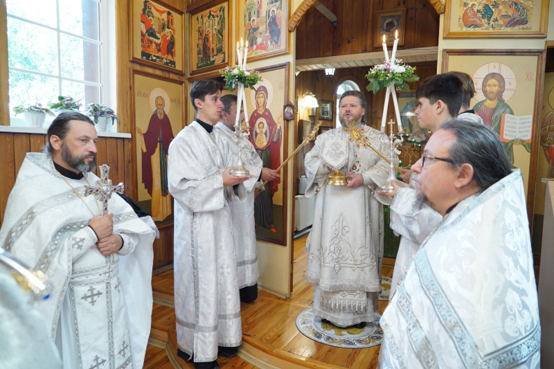 В праздник Преображения Господня епископ Серафим совершил Божественную литургию в селе Малоугренёво 