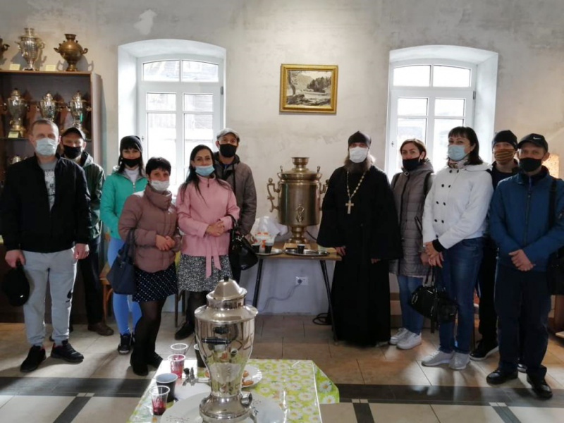 Осужденные УФИЦ КП-2 УФСИН России по Алтайскому краю посетили выставку самоваров в Музее истории Алтайской духовной миссии 
