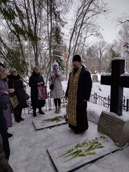 Панихида на могиле митрофорного протоиерея Николая Войтовича