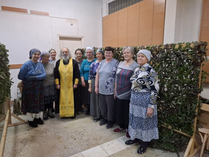 Настоятель храма Покрова Пресвятой Богородицы Свято-Макарьевской монашеской общины города Бийска встретился с участницами волонтерского движения «Вместе za СВОих»