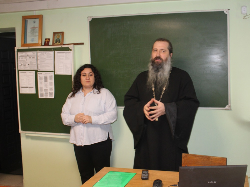 Руководитель отдела по взаимодействию с пенитенциарными учреждениями провел тематическую беседу, посвященную празднованию Казанской иконы Божией Матери и Дню народного единства