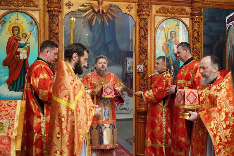 Во вторник Светлой седмицы епископ Серафим совершил Божественную литургию в храме Покрова Пресвятой Богородицы села Целинное
