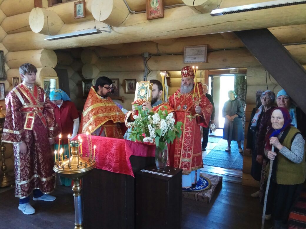 Владыка Серапион совершил Божественную литургию в храме Предтечи и Крестителя Господня Иоанна села Солоновка