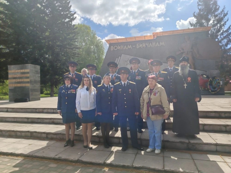 Руководитель отдела по взаимодействию с пенитенциарными учреждениями принял участие в возложении цветов к мемориалу воинам-бийчанам сотрудниками УФСИН