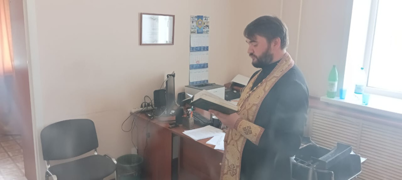 В Белокурихе священник освятил помещение ГИБДД
