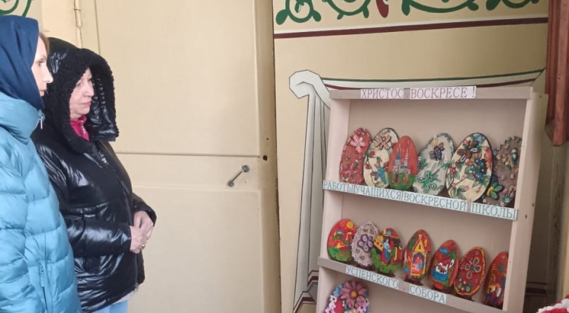 Детская воскресная школа Успенского собора представила тематическую выставку, посвященную празднику Пасхи 