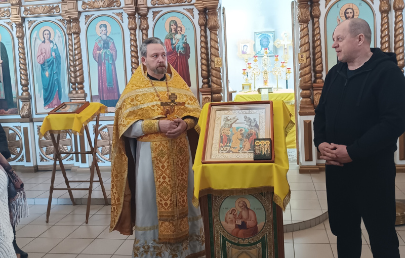 Мироточивая икона посетила храм святителя Николая Чудотворца села Солонешное