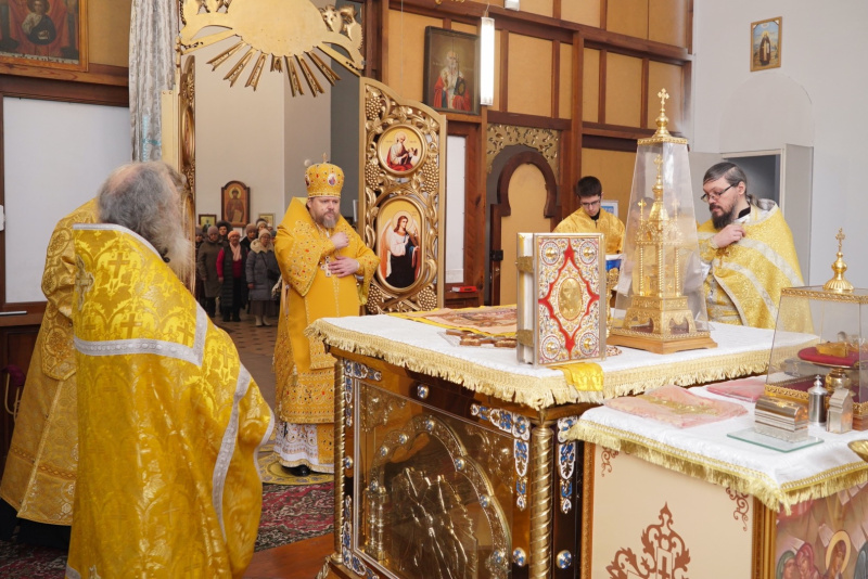 В Неделю сыропустную епископ Серафим совершил Божественную литургию в храме Покрова Пресвятой Богородицы Свято-Макарьевской монашеской общины города Бийска