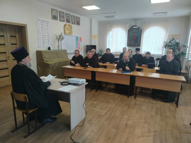 Отдел социального служения и церковной благотворительности Бийской епархии провел семинар на тему «Госпитальное служение в зоне Специальной военной операции»