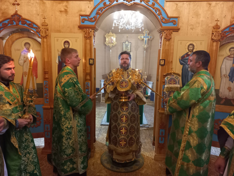 Преосвященный епископ Серафим совершил Божественную литургию в день памяти преподобного Сергия Радонежского 