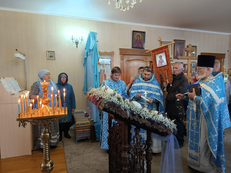 В храме Покрова Пресвятой Богородицы села Алтайское прошел престольный праздник