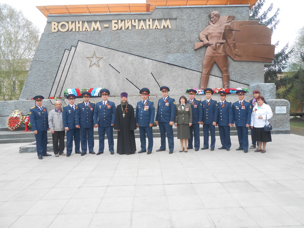Помощник благочинного города Бийска по тюремному служению иерей Димитрий Камбалин принял участие в возложении цветов на мемориале «Войнам-Бийчанам»