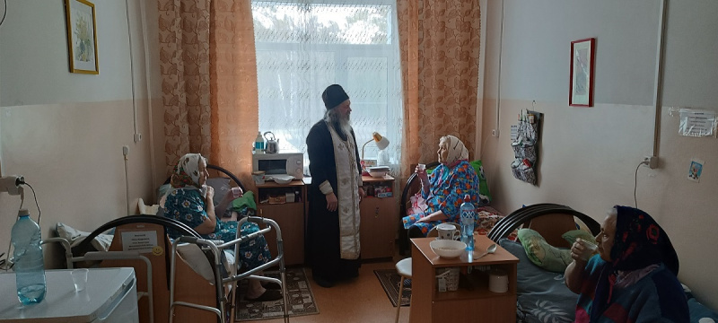 Священнослужители посетили Бийский Дом-интернат для престарелых и инвалидов