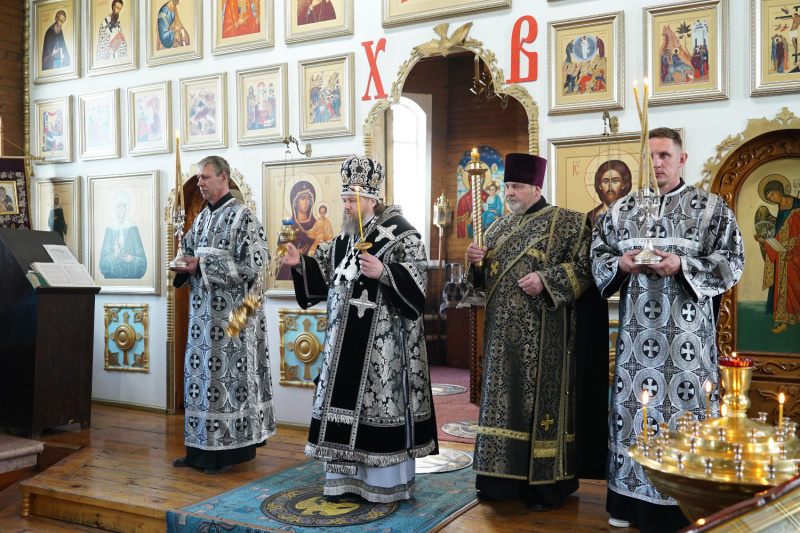 Епископ Серафим совершил чин Пассии в храме Смоленской иконы Божией Матери села Смоленское 