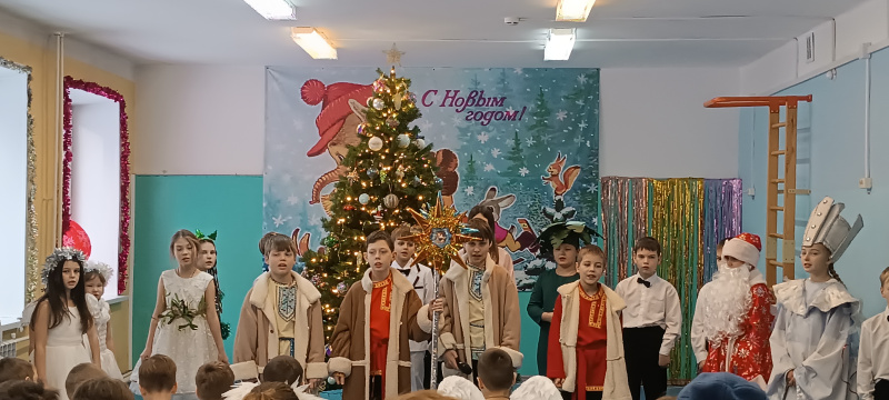 Воспитанники воскресной школы Покровского храма Свято-Макарьевской монашеской общины города Бийска выступили в спортивно-досуговом центре поселка "Ясный" 