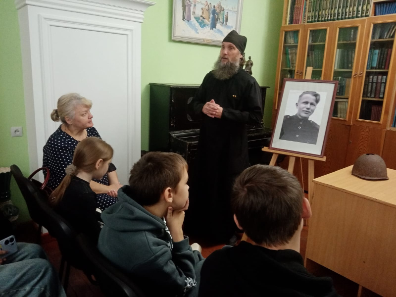 Руководитель отдела по взаимодействию с вооруженными силами и правоохранительными органами принял участие в киноуроке для воспитанников Детского эколого-туристического центра