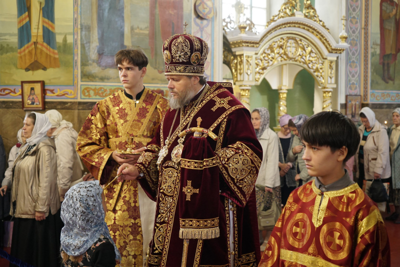 Накануне праздника Усекновения главы Пророка, Предтечи и Крестителя Господня Иоанна епископ Серафим совершил всенощное бдение в Успенском кафедральном соборе