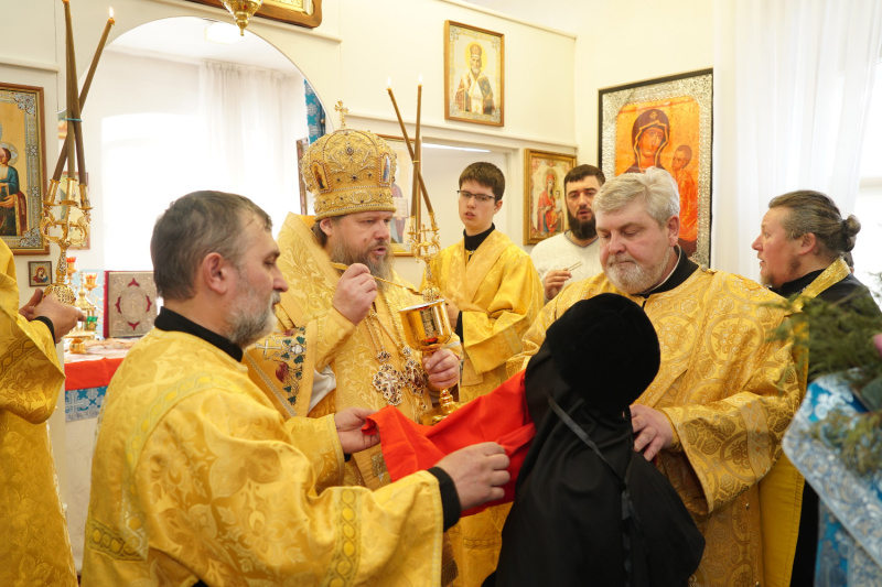 В Неделю мясопустную, о Страшном суде, епископ Серафим совершил Божественную литургию в храме Тихвинской иконы Божией Матери поселка Нагорный города Бийска