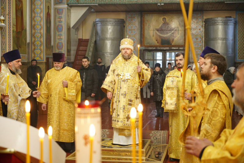 Накануне Недели 23-й по Пятидесятнице епископ Серафим совершил всенощное бдение в Успенском кафедральном соборе 