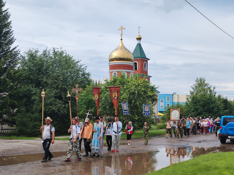 Продолжается крестный ход к чудотворной Коробейниковской иконе Божией Матери