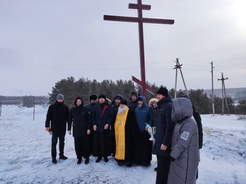 Митрополит Сергий освятил поклонный крест на въезде в село Жилино
