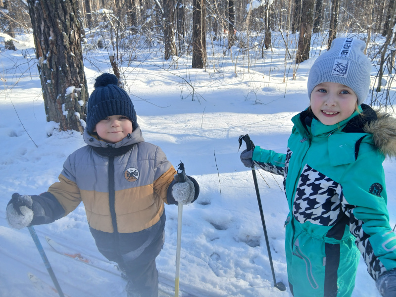 Воспитанники воскресной школы храма Казанской иконы Божией Матери города Бийска совершили лыжную прогулку в ДЮСШ-1 